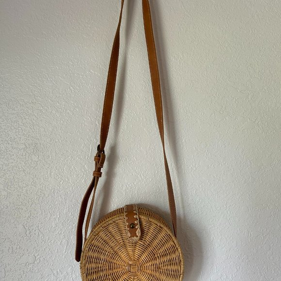 Universal Thread Round Rattan Crossbody Purse - Picture 2 of 6
